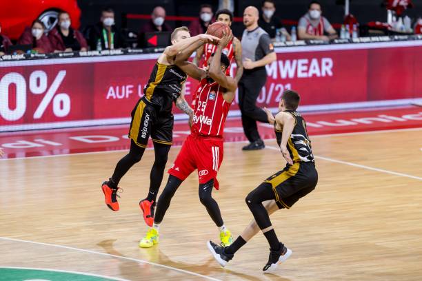 前效力于意 前效力于意